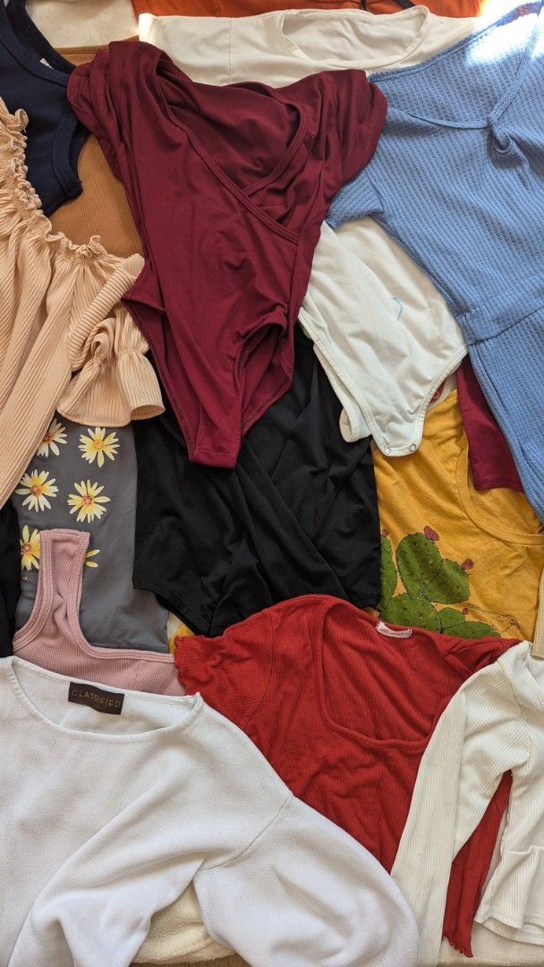 RUSH DECLUTTERING PRELOVED TOPS BUNDLE (CAN BE PER PC) (Category: Others Tops) located in Manila. Submitted by jaminabox (Listing ID 1375141620, Image 1). Description: RUSH DECLUTTERING! I can send individual pics of all of the tops, max 10 pics lang on carousell eh. Per piece price range is 30-250! PM for individual pics and price. Buyer will shoulder SF. RFS: decluttering.