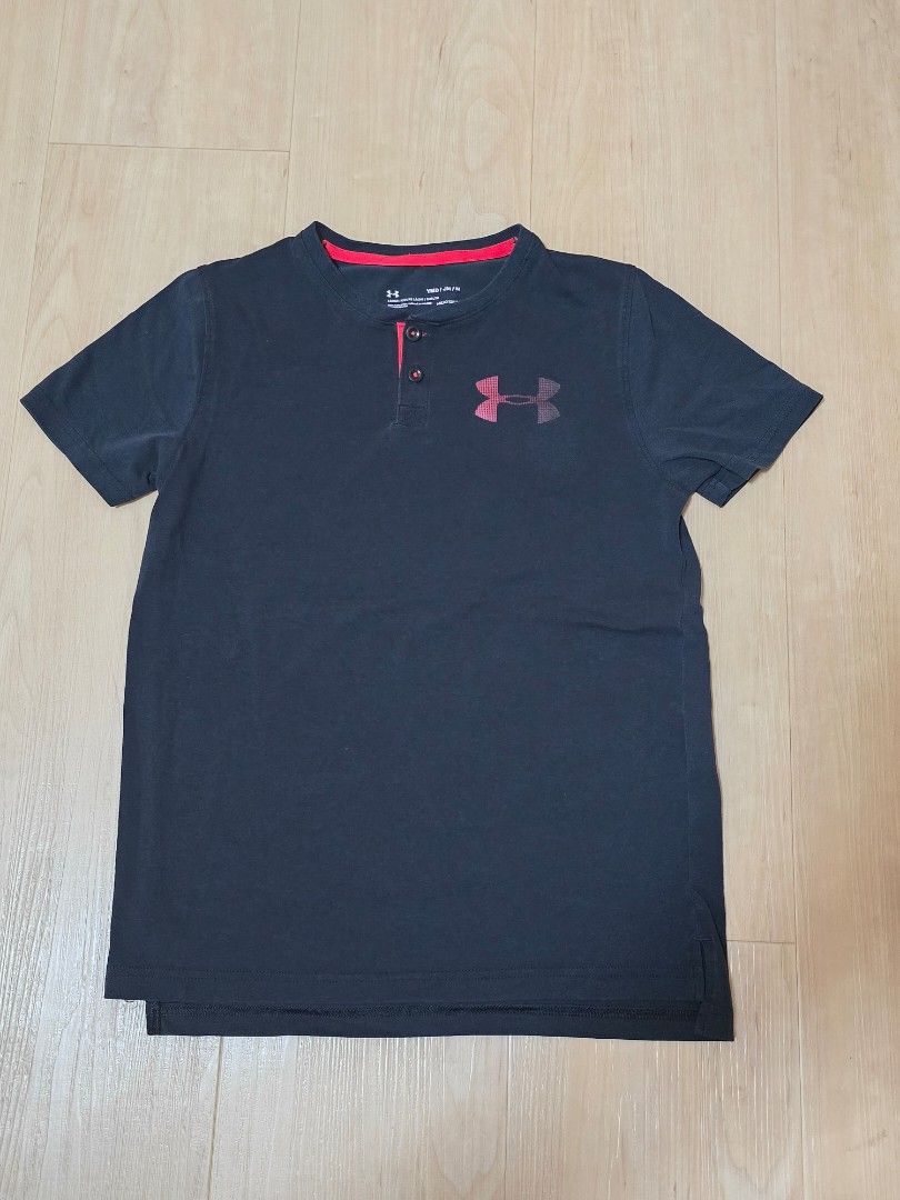 Size: M (12), Under Armour Black T-shirt, Boys, Kid's Clothes (Category: Babies & Kids Fashion) located in Singapore. Submitted by gunnerssssss (Listing ID 1375248855, Image 1). Description: Brand: Under Armour Size: M (12) Colour: Black Type: T-Shirt For: Boys Dimensions (Refer to photo #3): Width: 40 cm Length: 56 cm Condition: Used and still in very good condition. Places to meet: 1) If you are taking Public transport, meet at Boon Lay MRT Sta