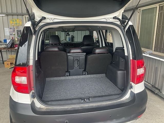 由 vivian19932004 (刊登 ID 1375158285，圖片 1) 提交，位於 新北市 (New Taipei) 的 SKODA YETI 2012款 白色 (類別：汽車出售)，說明：💥認證中古車 歡迎你來帶回家💥 💥車輛應有盡有 趕緊來搶便宜💥 ⚠️車商賣車 同行勿擾⚠️ 🔹廠牌型號: SKODA YETI 2012款 白色 🔹行駛里程: 13萬 🔹引擎燃料: 汽油 🔹排氣量: 1.2L 🔹變速系統: 手自排 🔹驅動系統: 2WD 🔹車門: 5門5座 💎五大保證💎 💯里程保證 💯無營業車 💯無泡水車 💯無重大事故 💯車身引擎號碼無非法變造 💯非計程車 💎 安心保障💎 ✅ 第三方認證 & 專業鑑定 ✅ 無泡水、無重大事故、無營業車 ✅ 里程保證，原鈑件可認證 ✅ 車況透明，不符認證表全額退費 ◎歡迎私訊預約賞車◎ ⭐️謝絕車商 ⭐️周一至周日 早上10點到晚上18點 ⭐️不限地區，專人一對一服務 ⭐️賞車前請提前一個小時預約 ⭐️提