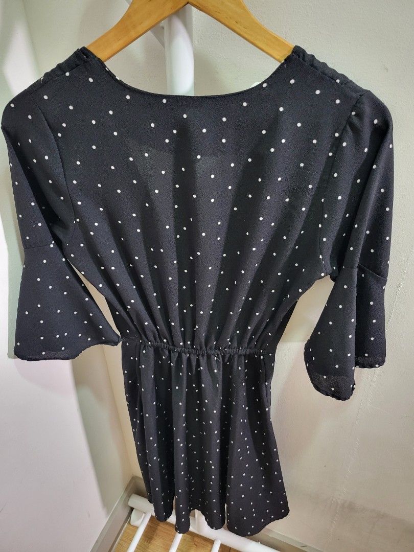 Sleeve Polka Dot Dress (Category: Dresses) located in Las Pinas. Submitted by cabinetchasu (Listing ID 1375236991, Image 2). Description: Please read before messaging 🔻⬇️🔽👇 Details: - Offbrand, handme down dress in okay quality - Has flaws, check images kasi doon naka document to set expectations - Manipis ang tela, mejo revealing rin yung harap - Fits S to M body frame - Knee length - RFS decluttering - Can offer last price to sure buyers, ju