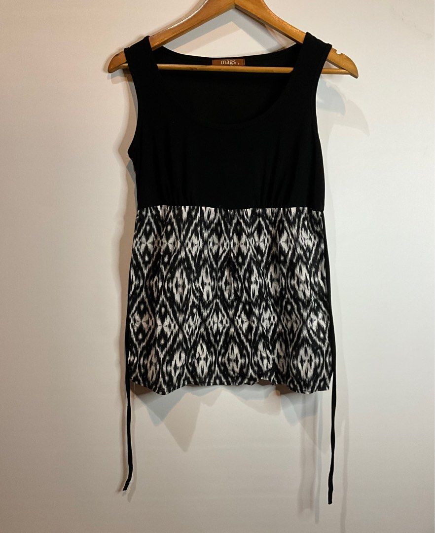 Sleeveless Halter Tie Waist Blouse (Category: Blouses) located in Iloilo. Submitted by bbluebbears (Listing ID 1375250934, Image 1). Description: Bust-31, L-25.