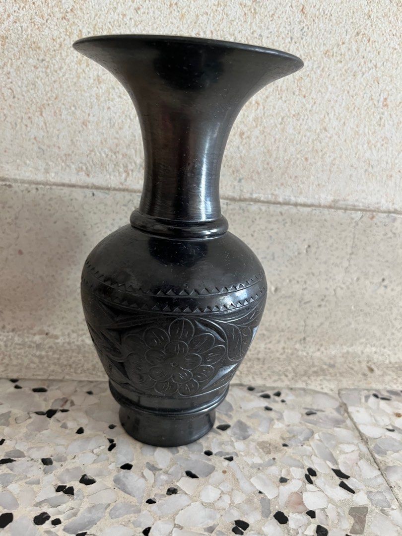 Small vase ornament