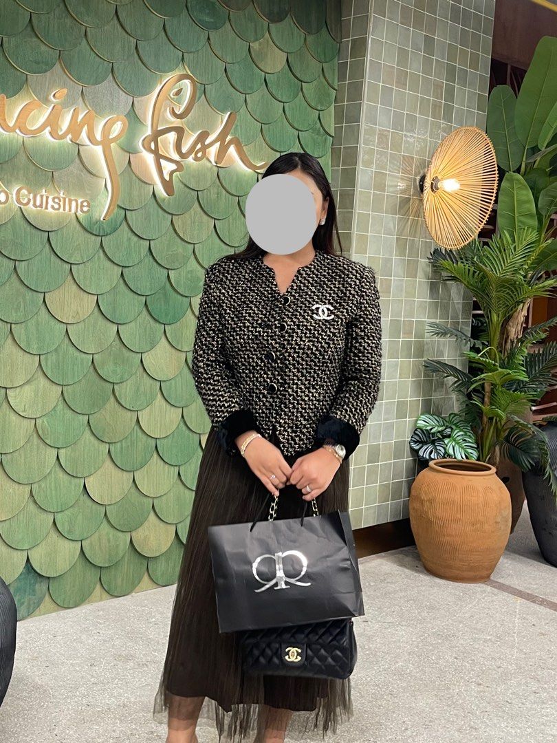 Textured blazzer (Category: Blouses) located in Ampang. Submitted by natashaaar (Listing ID 1375225310, Image 2). Description: -Fit S to M -RM15 add another RM5 for one set with the skirt.