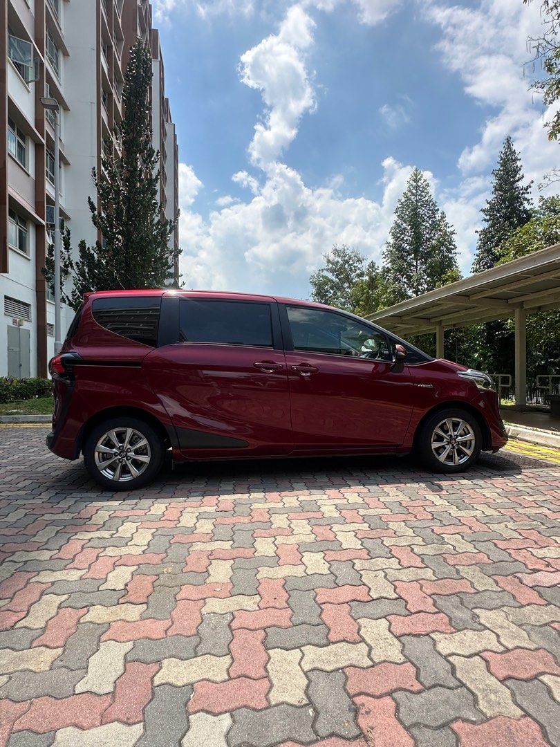 Toyota Sienta Hybrid 1.5X CVT Auto62872684044802111