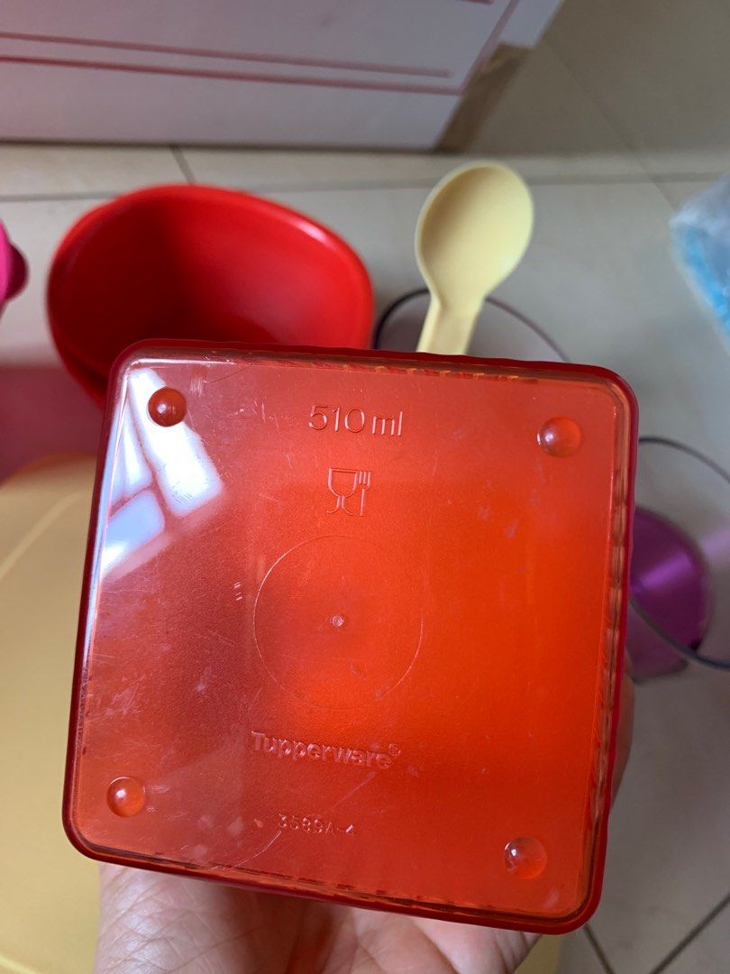 Tupperware (Category: Dinnerware & Cutlery) located in Singapore. Submitted by kkstuff4 (Listing ID 1375100284, Image 3). Description: Never use Tupperware brand. .