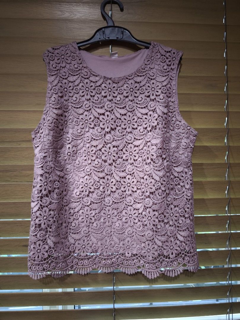 Uniqlo SMALL (Category: Blouses) located in Las Pinas. Submitted by modelmama (Listing ID 1375147144, Image 1). Description: ***STRICTLY NO HAGGLING! Prices are at their lowest already. We will not entertain nor reply to lower offers*** We accept GCASH. Ship via J&T or book your own lalamove / Grab driver. Pick up done STRICTLY during office hours only ***MON-SAT 10-5PM*** We are a thrift shop. So it means we want to sell it fast and thus the ver