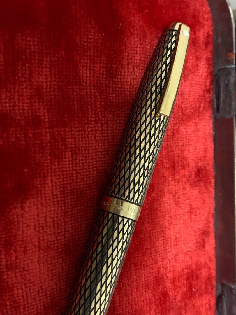 VINTAGE fountain pen (Category: Stationery & School Supplies) located in Manila. Submitted by miah_collectiblesurplus (Listing ID 1375244965, Image 2). Description: 15,450 pesos Location: Valenzuela Sheaffer Imperial Sovereign Diamond Cut Fountain Pen 14K Nib 1970s VINTAGE COLLECTIONS .