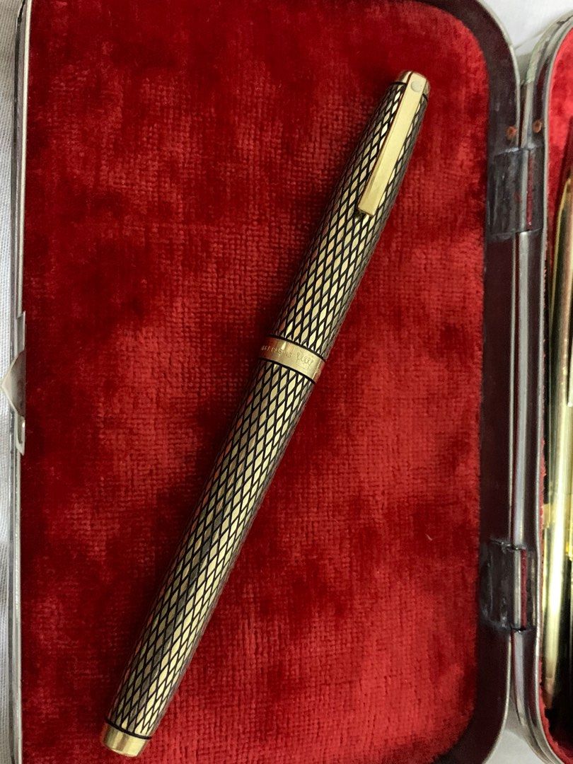 VINTAGE fountain pen (Category: Stationery & School Supplies) located in Manila. Submitted by miah_collectiblesurplus (Listing ID 1375244965, Image 1). Description: 15,450 pesos Location: Valenzuela Sheaffer Imperial Sovereign Diamond Cut Fountain Pen 14K Nib 1970s VINTAGE COLLECTIONS .
