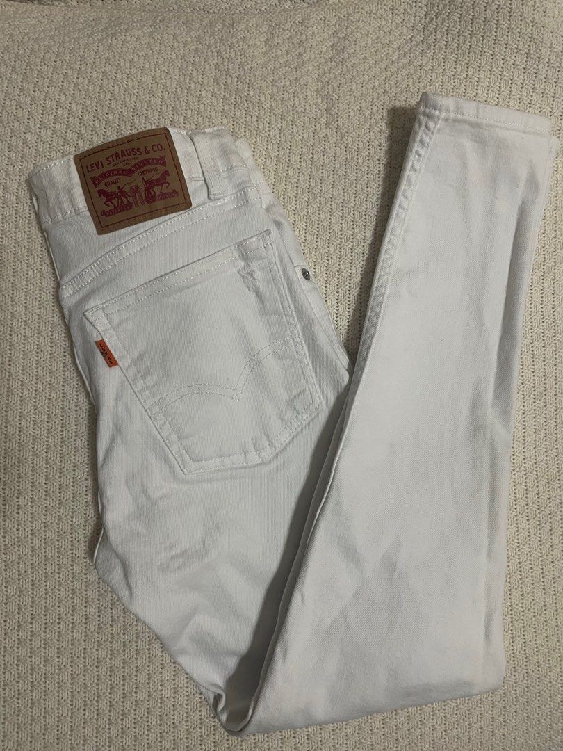 Vintage Levi White Ripped Jeans (Category: Jeans) located in Taguig. Submitted by hellokyky (Listing ID 1375204072, Image 3). Description: also bought from the US, size 25 ❗️please refrain from making offers if you do not plan on purchasing..