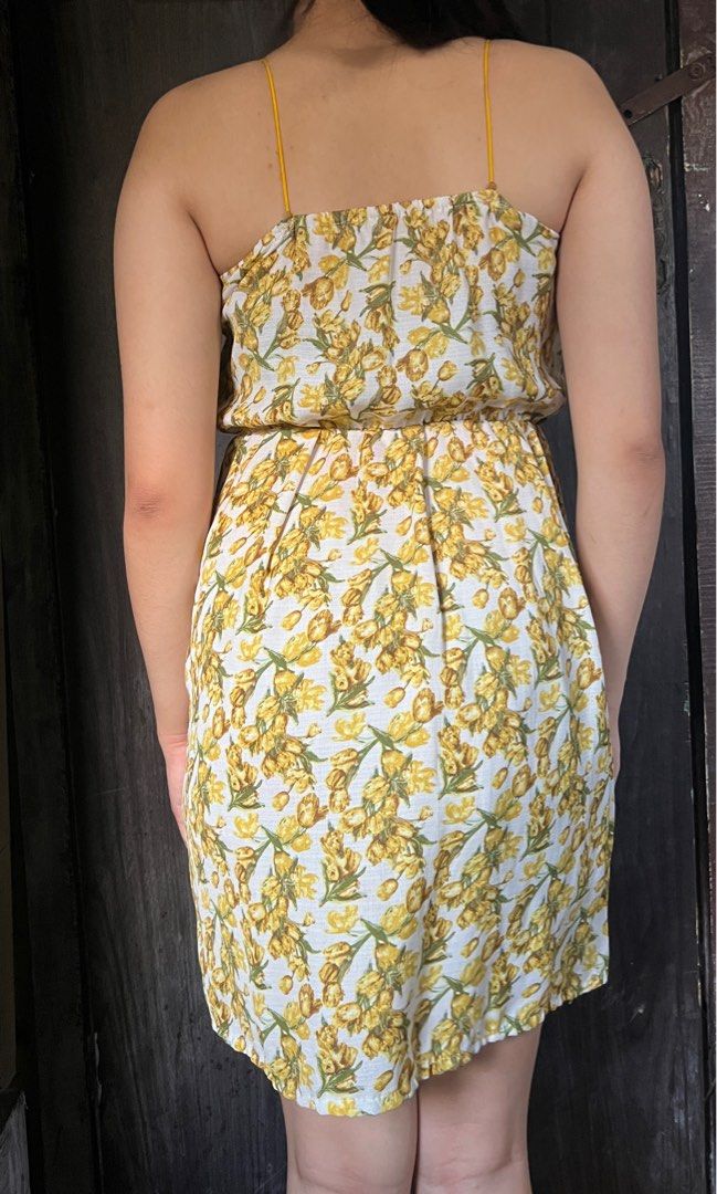 Yellow floral dress (Category: Dresses) located in Manila. Submitted by deecluttering98 (Listing ID 1375105489, Image 3). Description: .
