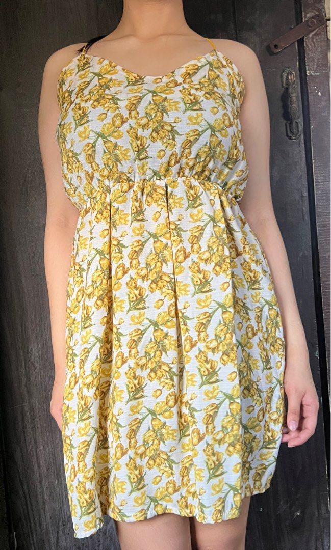 Yellow floral dress (Category: Dresses) located in Manila. Submitted by deecluttering98 (Listing ID 1375105489, Image 2). Description: .