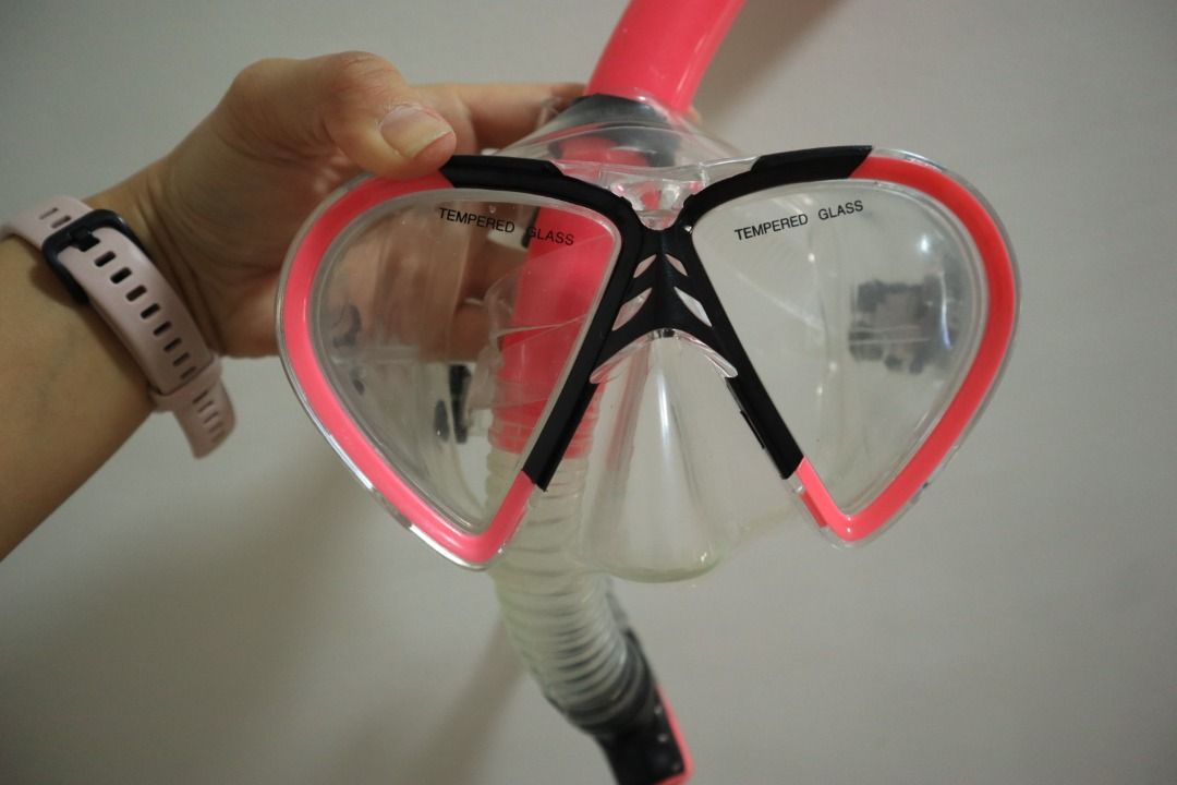 YON-SUB Tempered Glass Snorkeling Gear Set (Category: Water Sports) located in Taguig. Submitted by kbalms (Listing ID 1375217620, Image 2). Description: Used only twice. Already disinfected. Original Price at P2,500.00.