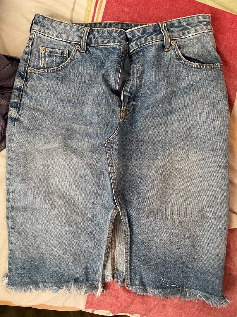 Zara Long Denim Skirt (Category: Skirts) located in Manila. Submitted by bglife (Listing ID 1375135468, Image 1). Description: Size is on the photos Bought in Zara No major flaws Flaw is yung zara tag ginupit lang Loc: Pasig Mop: Gcash No return-refund .