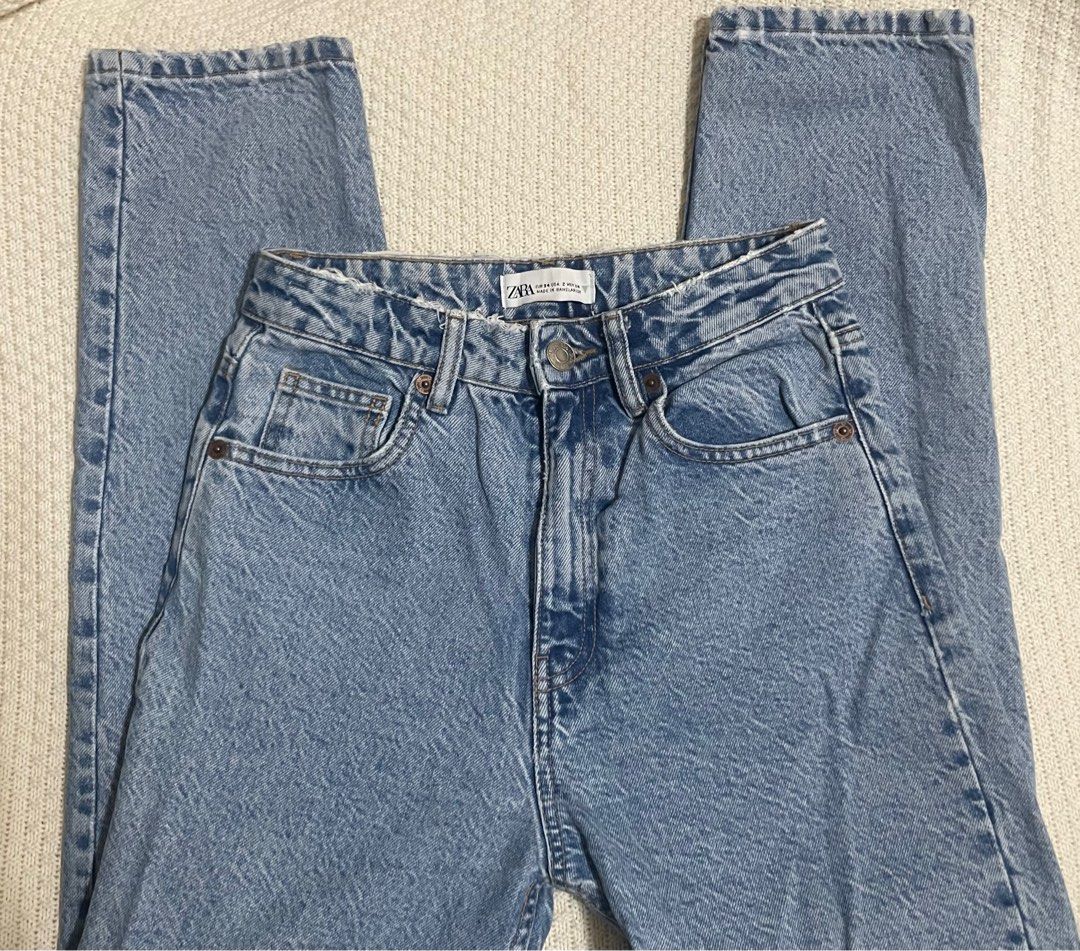 Zara Mom Jeans (Category: Jeans) located in Taguig. Submitted by hellokyky (Listing ID 1375201515, Image 3). Description: bought in the US, barely worn mom jeans in light wash. Size: Eur 34, USA 2, Mex 24 ❗️please refrain from sending offers if you don’t plan on purchasing!.