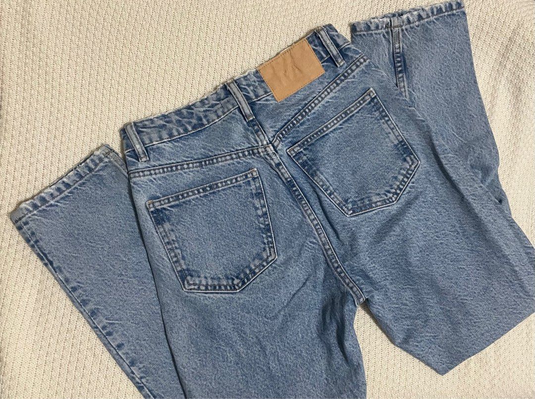 Zara Mom Jeans (Category: Jeans) located in Taguig. Submitted by hellokyky (Listing ID 1375201515, Image 2). Description: bought in the US, barely worn mom jeans in light wash. Size: Eur 34, USA 2, Mex 24 ❗️please refrain from sending offers if you don’t plan on purchasing!.