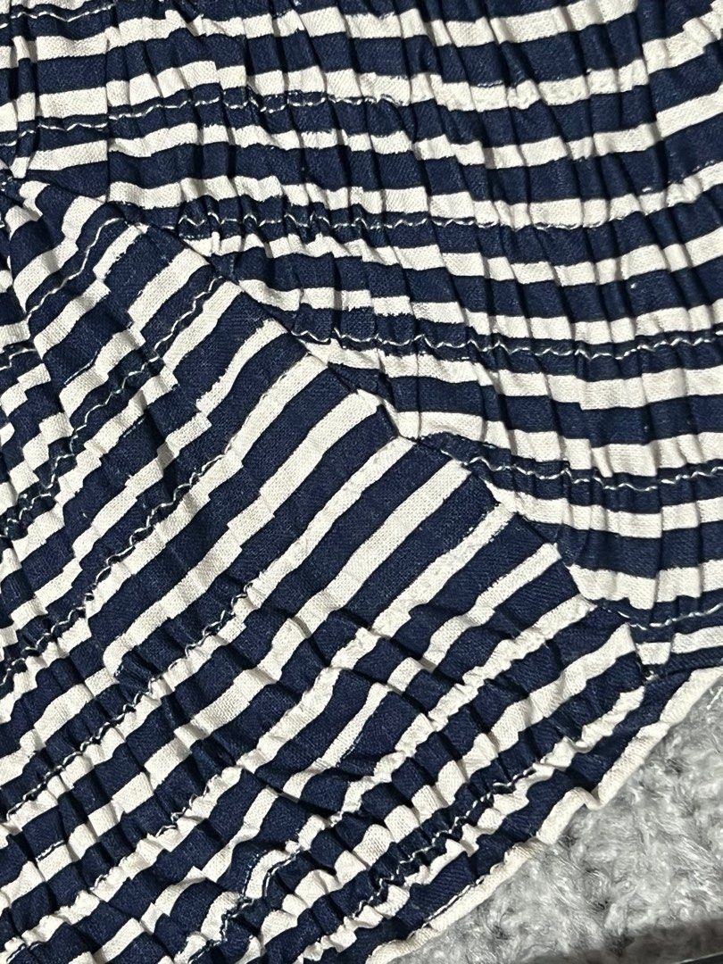 Zara Off-the-Shoulder Striped Top (Category: Blouses) located in Baguio. Submitted by xentrep (Listing ID 1375233158, Image 3). Description: Authentic Used 1-2x only Size XS but would fit S nicely too SF to be shouldered by the buyer ₱80 .