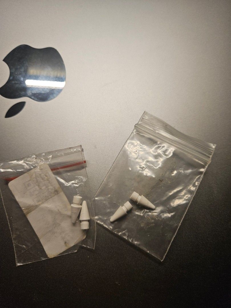 4pcs. Apple Pencil Tips (Category: Other Mobile & Gadget Accessories) located in Muntinlupa City. Submitted by a.mnl (Listing ID 1375446242, Image 1). Description: .
