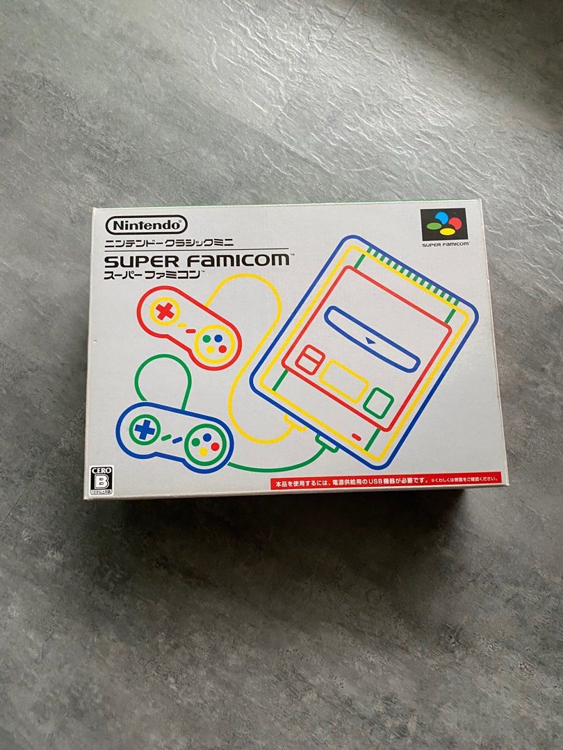 由 roomori (刊登 ID 1375376788，圖片 1) 提交，位於 新北市 (New Taipei) 的 全新 Nintendo SUPER FAMICOM 迷你/ニンテンドークラシックミニ スーパーファミコン (類別：其他遊戲週邊商品)，說明：全新 Nintendo SUPER FAMICOM 迷你 日版／全新未使用／僅拆開看過。 全新品從未使用過！！確認購買，可以協助通電確認主機是否順利運作。 組合內容： ⒈主機 *1 ⒉專用控制器 *2 ⒊HDMI 線*1 ⒋USB線（電源供應用）*1 ⒌使用說明書、保證書*1 ニンテンドークラシックミニ スーパーファミコン 。