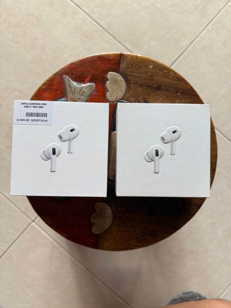 Apple Airpods Pro Gen 2 (Category: Earphones) located in Singapore. Submitted by d00mzd4y (Listing ID 1375407277, Image 1). Description: Brand New (SEALED) X1 $300 Brand New (UNSEALED) X1 $250 Get both for $500 (usual price $698) Purchased directly from the Singtel shop.