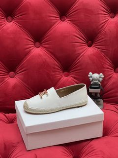 (Category: ) located in . Submitted by luxurycloset.shop (Listing ID 1375347755, Image 1). Description: .