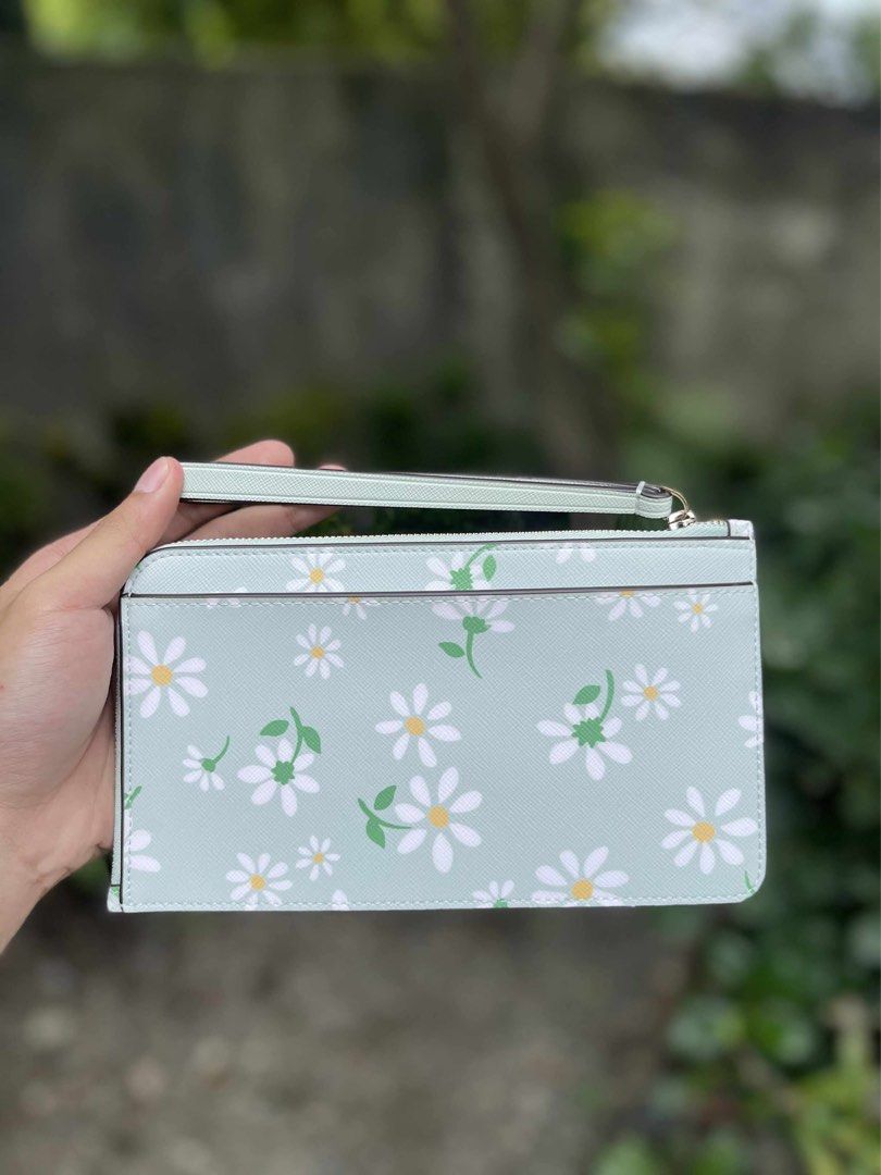 Authentic Kate Spade Lucy Day Tripper Daisy Medium L-Zip Wristlet (Category: Purses & Pouches) located in San Fabian. Submitted by midggg (Listing ID 1375302920, Image 2). Description: ‼️FOR SALE‼️ GUARANTEED 💯 Authentic Kate Spade Lucy Day Tripper Daisy Medium L-Zip Wristlet ✅ Coded and comes with original tag ✅ Made in Cambodia 👉🏻 Bought from Canada last week by my friend and was given to me but I have a lot of wristlet na, BRAND NEW Item de