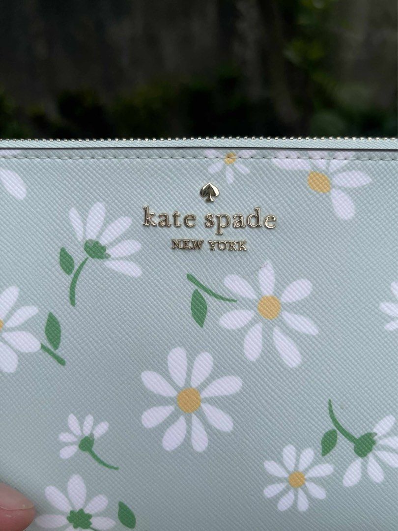 Authentic Kate Spade Lucy Day Tripper Daisy Medium L-Zip Wristlet (Category: Purses & Pouches) located in San Fabian. Submitted by midggg (Listing ID 1375302920, Image 3). Description: ‼️FOR SALE‼️ GUARANTEED 💯 Authentic Kate Spade Lucy Day Tripper Daisy Medium L-Zip Wristlet ✅ Coded and comes with original tag ✅ Made in Cambodia 👉🏻 Bought from Canada last week by my friend and was given to me but I have a lot of wristlet na, BRAND NEW Item de