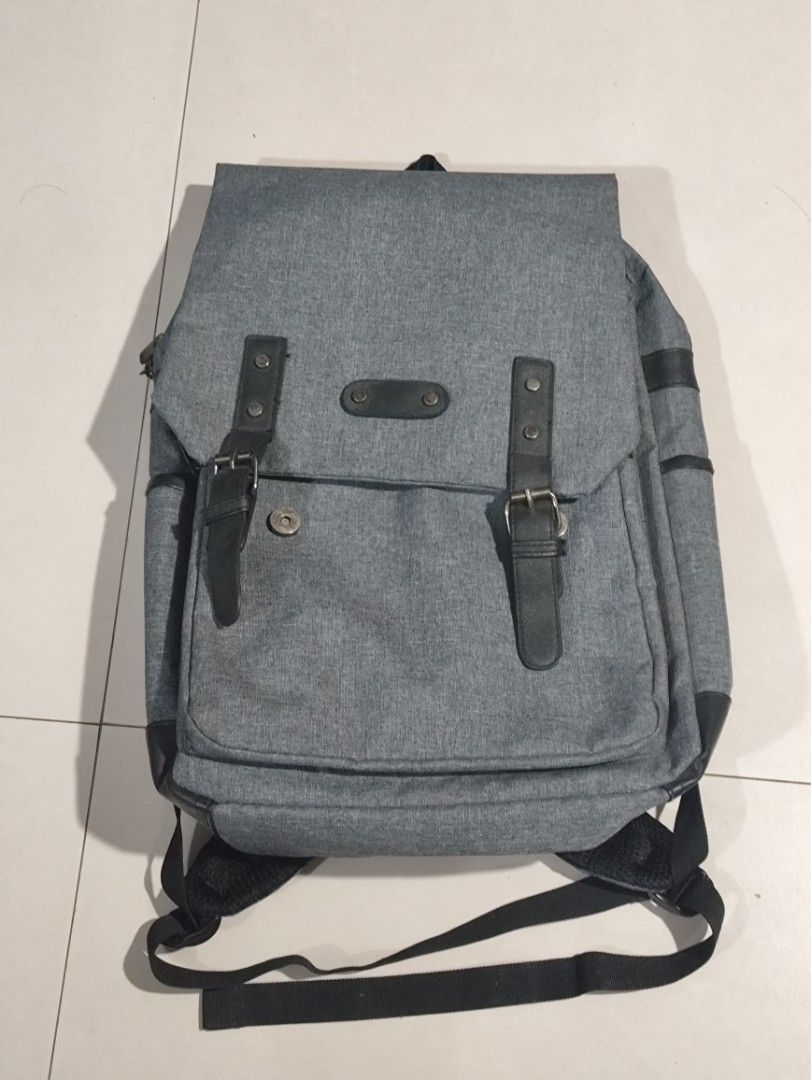 Bag used 2ndhand (Giles N Brooks) (Category: Backpacks) located in Antipolo. Submitted by grimmpool28 (Listing ID 1375316139, Image 1). Description: Bag/Backpack Giles N Brooks for SALE Korean Brand Used 2ndhand Very good condition 1200 plus shipping fee Antipolo loc.