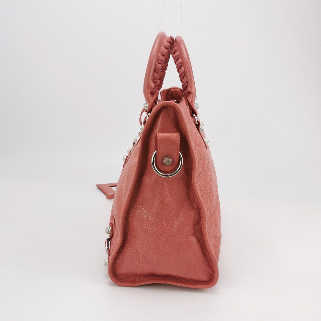 Balenciaga Gaint City Bag (Category: Luxury Bags & Wallets) located in Manila. Submitted by rainrainrainrainrain (Listing ID 1375374265, Image 3). Description: very good condition, sgins of wear, slight scartches on the leather, slight dented on the handle, come with card and dust bag Authentic guarantee, If identification documents are required, additional 900 peso will be charge Shipping by LBC air cargo Payment method: Paypal/wise/ internation