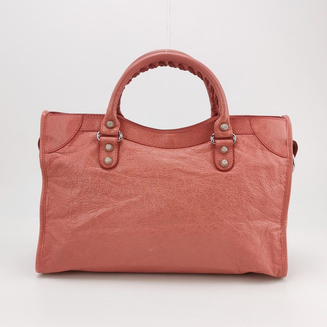 Balenciaga Gaint City Bag (Category: Luxury Bags & Wallets) located in Manila. Submitted by rainrainrainrainrain (Listing ID 1375374265, Image 2). Description: very good condition, sgins of wear, slight scartches on the leather, slight dented on the handle, come with card and dust bag Authentic guarantee, If identification documents are required, additional 900 peso will be charge Shipping by LBC air cargo Payment method: Paypal/wise/ internation
