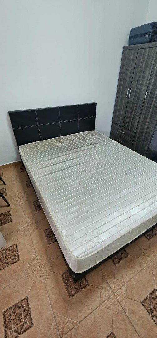 Bed frame and mattress65074649732481112