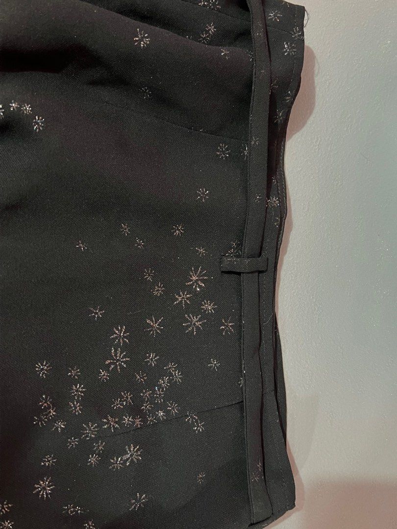 black long wrap skirt with glitter detailing (Category: Dresses) located in Baguio. Submitted by shop.suguru (Listing ID 1375383053, Image 3). Description: • size: s-m • length: 37 • no flaws • can be styled as a dress with a statement belt or corset :) • shipping: j&t only don’t hesitate to dm me if u have additional questions! <3 .