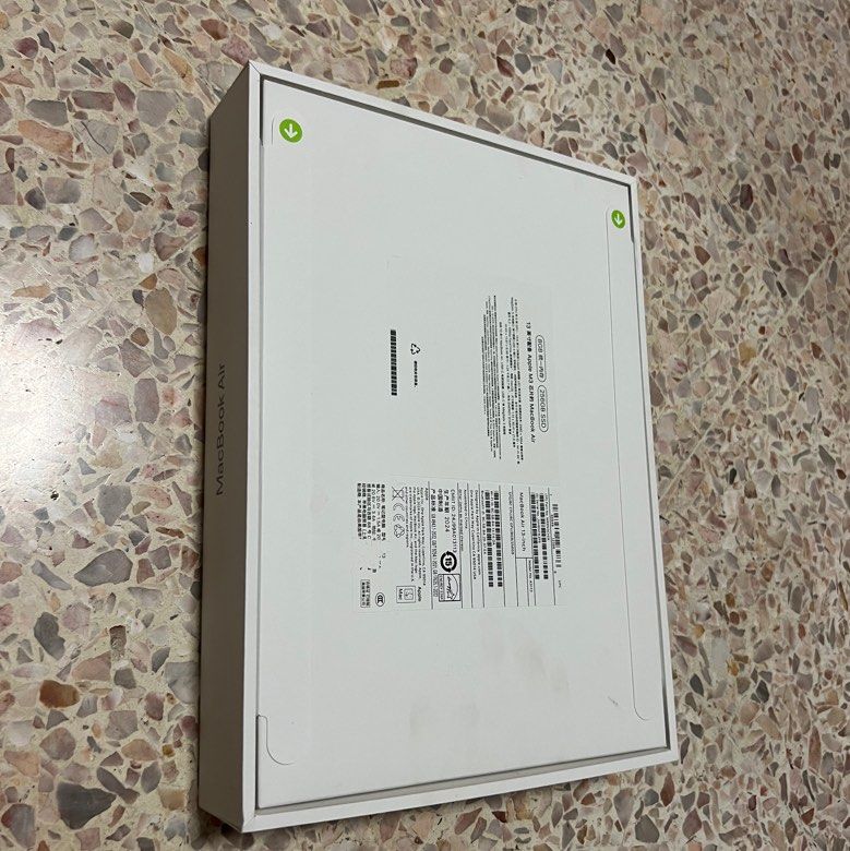 BNIB)MacBook Air M3 13inch laptop notebook apple pc (Category: Laptops & Notebooks) located in Singapore. Submitted by wsapp98353637 (Listing ID 1375415771, Image 2). Description: Brand new unopened Specification: 8+256G Size: 13inch Warranty: one year.