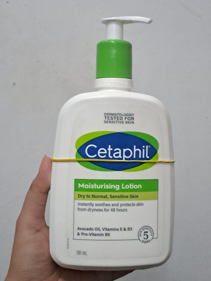cetaphil moisturizing lotion bundle (Category: Face Care) located in Mandaluyong City. Submitted by raleighn (Listing ID 1375382397, Image 1). Description: TAKE ALL BUNDLE - cetaphil moisturizing lotion (original, bought from S&R) EXP: 09/2025 - dazzle me get a grip setting spray EXP: 08/2026 - aimore soft cloud perfume - sweet night lavender & sandalwood message me for details :).