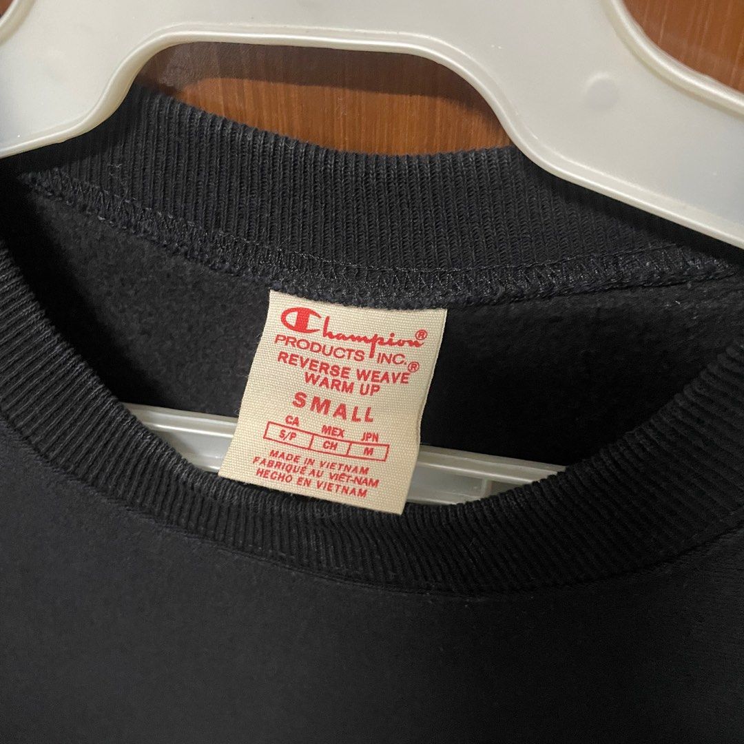 Champion black sweater (Small) (Category: Tshirts & Polo Shirts ) located in Caloocan City. Submitted by ericago (Listing ID 1375393030, Image 3). Description: Authentic champion black sweater Clean no issues. Used once or twice only. Good as new!! Super steal. Orig price is around 5k+.