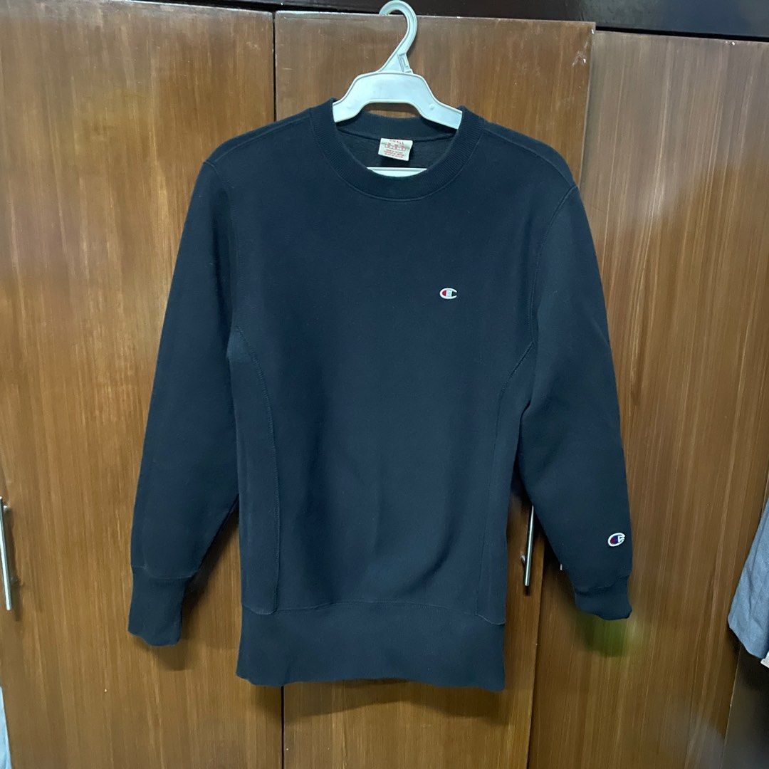 Champion black sweater (Small) (Category: Tshirts & Polo Shirts ) located in Caloocan City. Submitted by ericago (Listing ID 1375393030, Image 2). Description: Authentic champion black sweater Clean no issues. Used once or twice only. Good as new!! Super steal. Orig price is around 5k+.