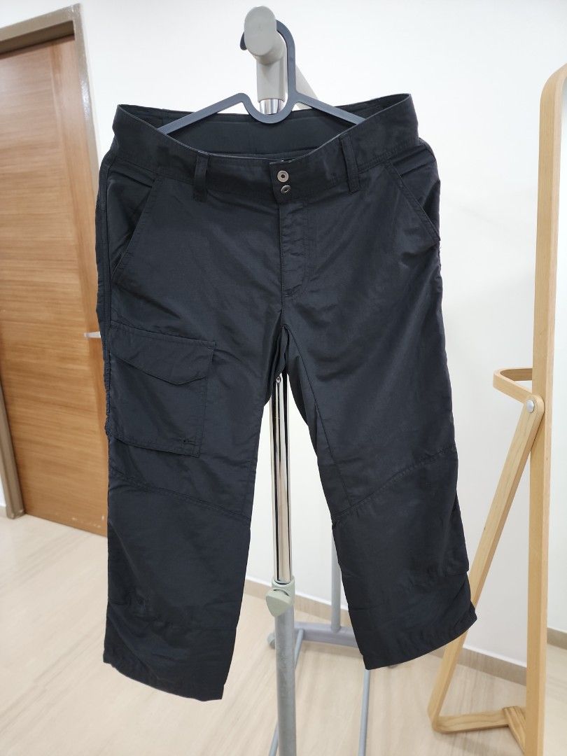 Columbia Track Pants (Size S) (Category: Babies & Kids Fashion) located in Singapore. Submitted by happy_browsing (Listing ID 1375326953, Image 1). Description: waist 36 cm length 80 cm.