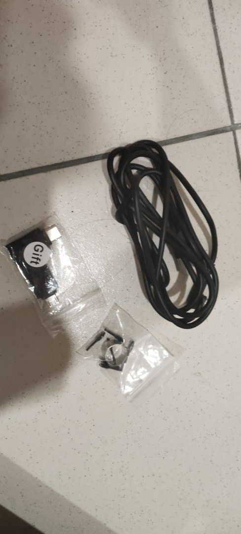 Drawing Tablet (Huion HS64) (Category: Laptops & Notebooks) located in Singapore. Submitted by sam_08910 (Listing ID 1375387029, Image 3). Description: all parts are intact pickup at clementi mrt/mall.