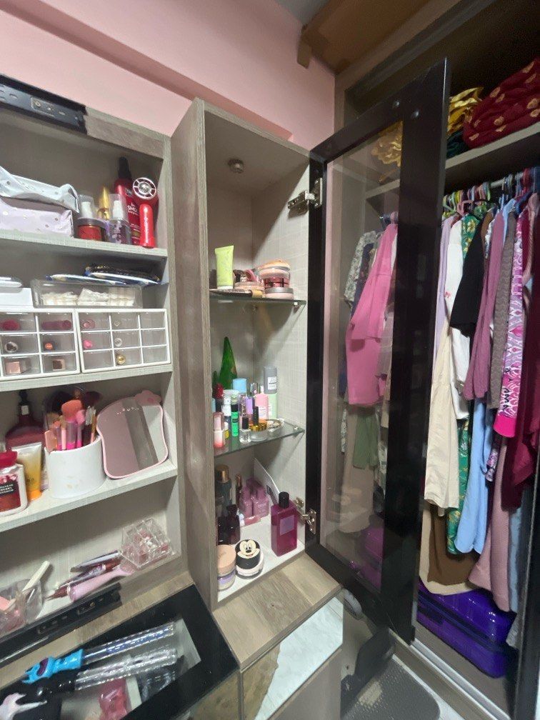 Dressing Table (Category: Shelves, Cabinets & Racks) located in Singapore. Submitted by fiqahzainalabidin (Listing ID 1375398984, Image 3). Description: I want to let go dressing table Lalamove get ur own driver to collect it tq...