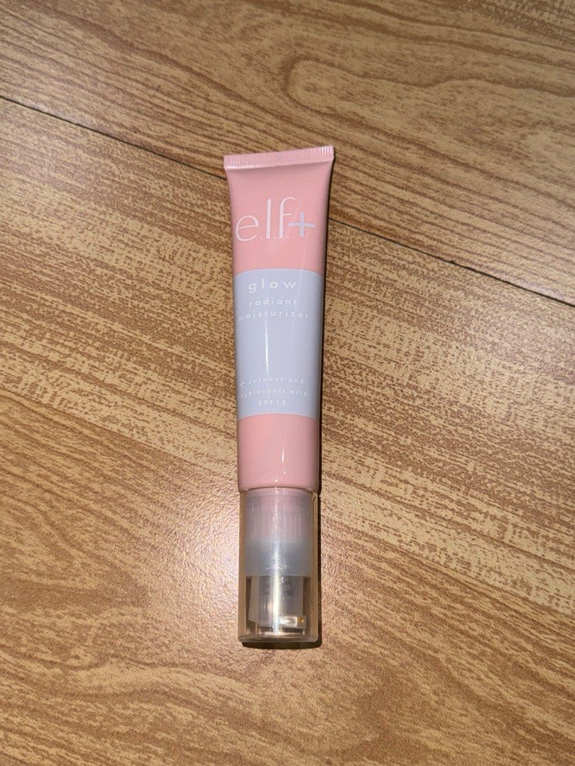 Elf Glow Radiant Moisturizer (Category: Face Care) located in Manila. Submitted by maxxnooblaa (Listing ID 1375425791, Image 1). Description: - can ask for more pics! - makes u v glowy (can use for makeup base) - very moisturizing and only pumped once to try - bought from america loc paranaque .