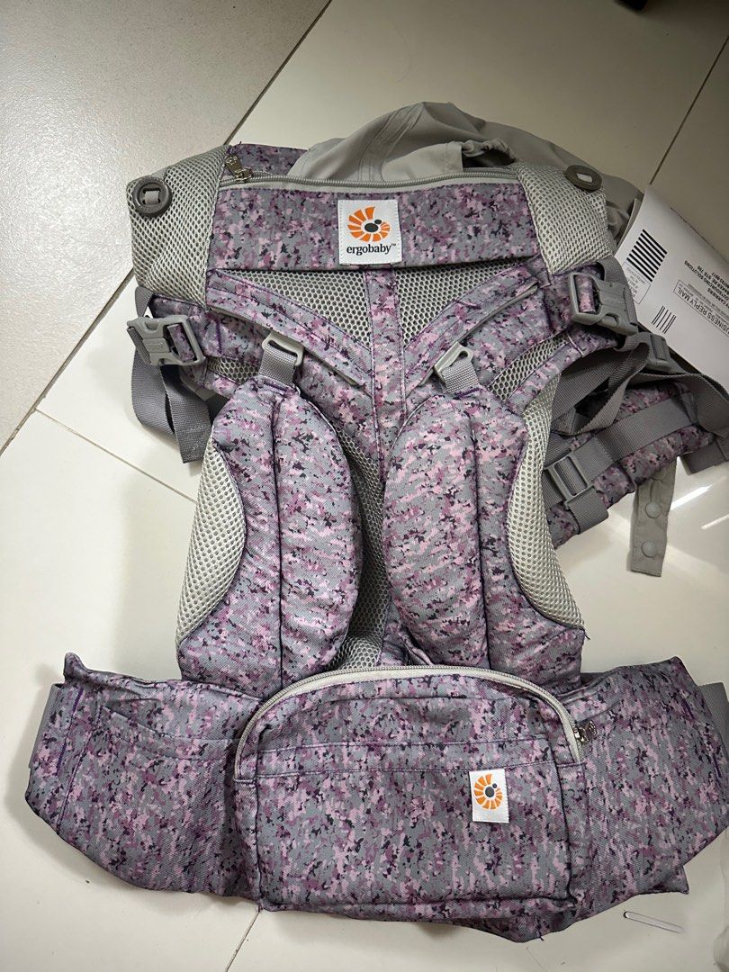 Ergobaby Carrier purple cammo (Category: Carriers & Slings) located in Singapore. Submitted by shakeshaggz (Listing ID 1375460269, Image 1). Description: .
