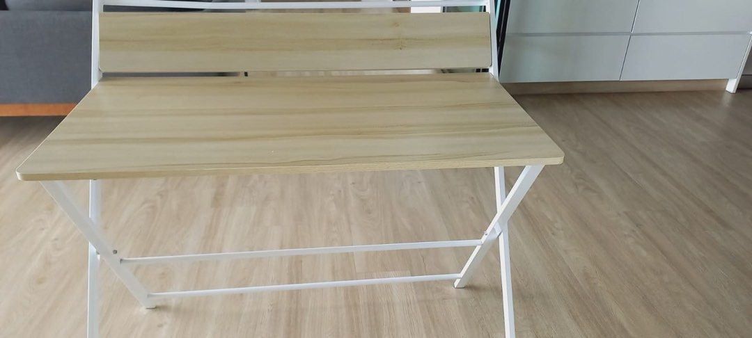Foldable Table (Category: Tables & Sets) located in Singapore. Submitted by peanutsis (Listing ID 1375310733, Image 1). Description: .