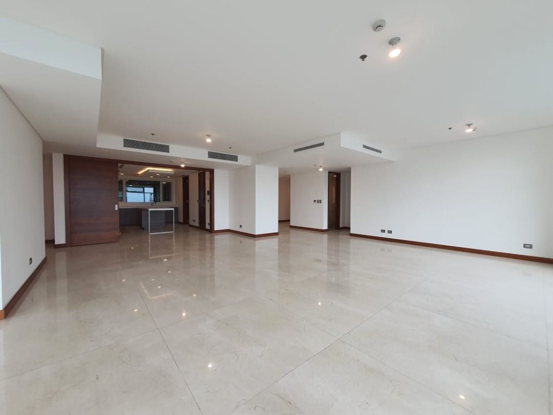 FOR SALE: TWO ROXAS TRIANGLE 3BR UNIT (Category: Apartments & Condos) located in Quezon City. Submitted by david_santos (Listing ID 1375385830, Image 1). Description: FOR SALE / FOR LEASE: TWO ROXAS TRIANGLE 3BR UNIT - 331 sqm - 3 bedrooms, + 1 maid's quarter - 4 bathrooms, + 1 maid's t&b - 2 parking slots, included to unit selling price Asking price: FOR SALE: Php 198,600,000.00 or 600k/sqm + VAT FOR LEASE: Php 425k/month - semi-furnished Php 52