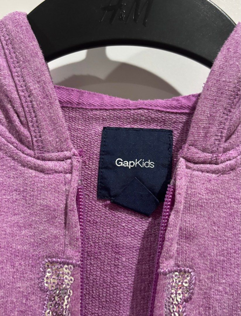 GAP jacket (Category: Babies & Kids Fashion) located in Singapore. Submitted by mirrorbawl34800 (Listing ID 1375421572, Image 3). Description: Minor defect on the zip (shown in the second pic).