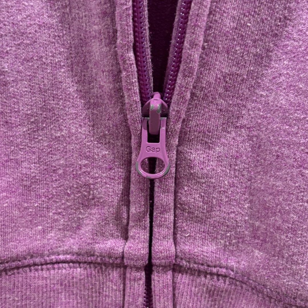 GAP jacket (Category: Babies & Kids Fashion) located in Singapore. Submitted by mirrorbawl34800 (Listing ID 1375421572, Image 2). Description: Minor defect on the zip (shown in the second pic).