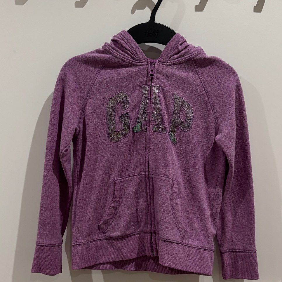 GAP jacket (Category: Babies & Kids Fashion) located in Singapore. Submitted by mirrorbawl34800 (Listing ID 1375421572, Image 1). Description: Minor defect on the zip (shown in the second pic).