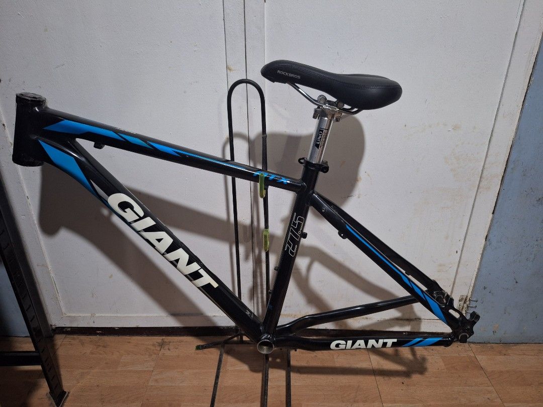 Giant ATX 27.5 mountain bike frame set (Category: Bicycles) located in Quezon City. Submitted by gtdream (Listing ID 1375401064, Image 3). Description: Location: Veterans Village, QC pickup only -Original 650B MTB frame -size 17 Medium -6061 Aluminum -seat and headset included -only cosmetic issues (normal) as seen on photos.