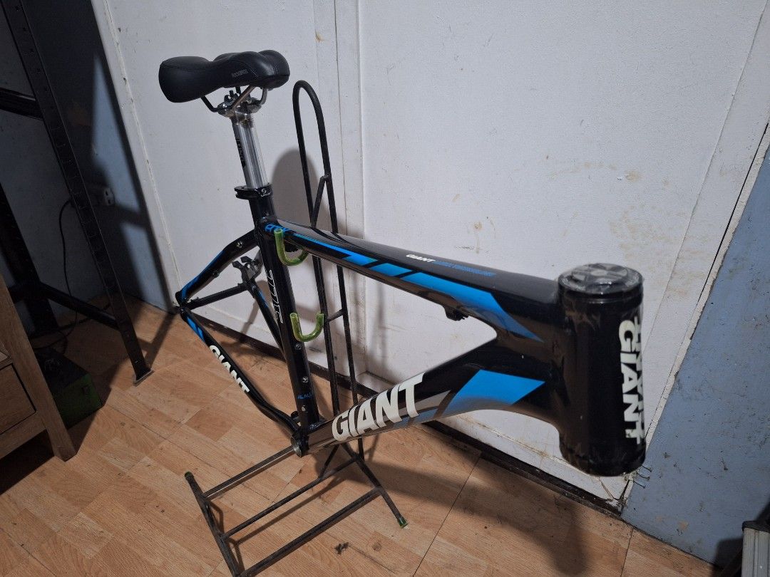 Giant ATX 27.5 mountain bike frame set (Category: Bicycles) located in Quezon City. Submitted by gtdream (Listing ID 1375401064, Image 2). Description: Location: Veterans Village, QC pickup only -Original 650B MTB frame -size 17 Medium -6061 Aluminum -seat and headset included -only cosmetic issues (normal) as seen on photos.