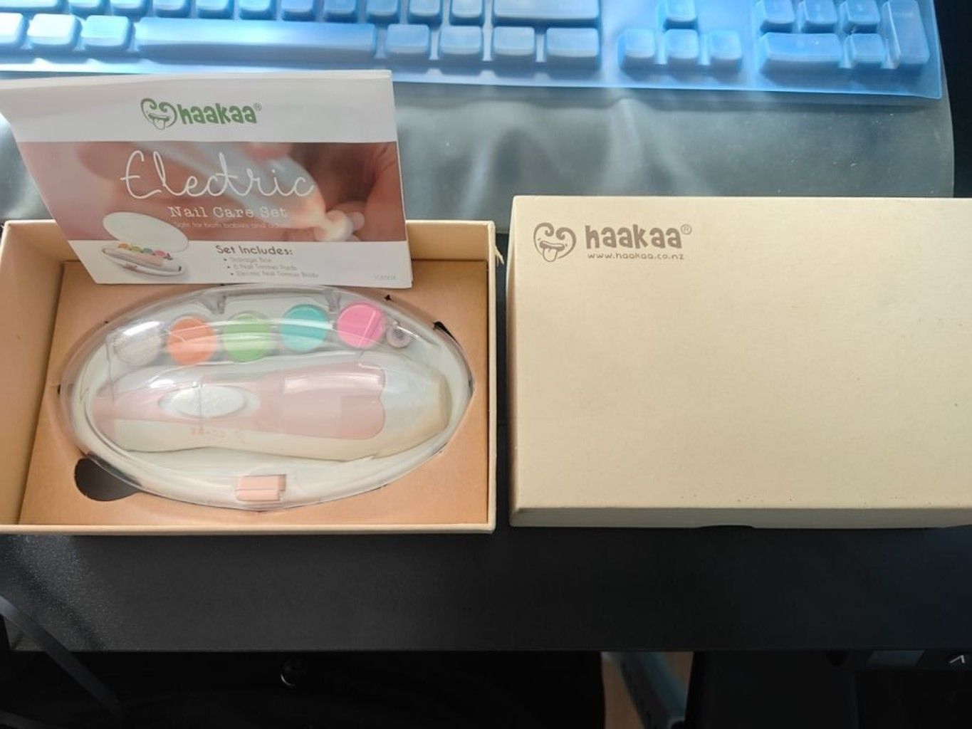 Hakaa Electric Baby Nail Care Set (Category: Baby Toiletries & Grooming) located in Singapore. Submitted by zackxxxx (Listing ID 1375285001, Image 1). Description: This is a brand new Hakaa Electric Nail Care Set. It comes with the original box and all the accessories. The set includes an electric nail file and different filing heads for babies. It's designed to safely and gently trim your baby's nails. The set is in perfect condition, never been
