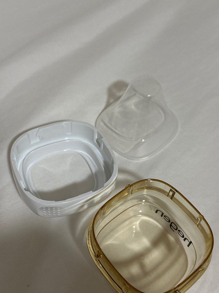 Hegen bottle 0 size teat 60ml (Category: Breastfeeding & Bottle Feeding) located in Singapore. Submitted by iosias (Listing ID 1375410309, Image 3). Description: Baby outgrown this size and 0 teat very quickly. .