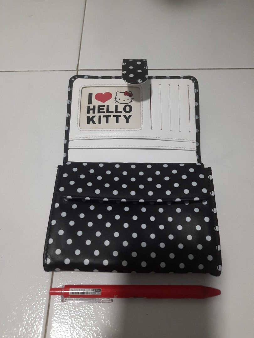Hello Kitty Purse (Category: Bags & Wallets) located in Singapore. Submitted by thrifty_mom (Listing ID 1375439584, Image 3). Description: Light used purse For teenager or young adult Inside is clean No holes or tear Not for fussy buyer Self collect at sembawang Drive.